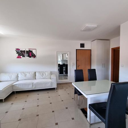 Apartment Matea Banjole Esterno foto